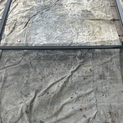 張り替え中の網戸